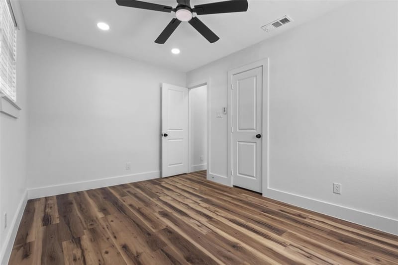715 Scott Drive, Arlington TX 76012 - Photo 9