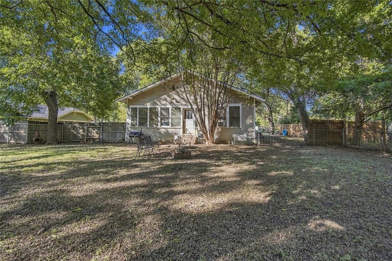 304 E McFarland Street, Grandview TX 76050 - Photo 23