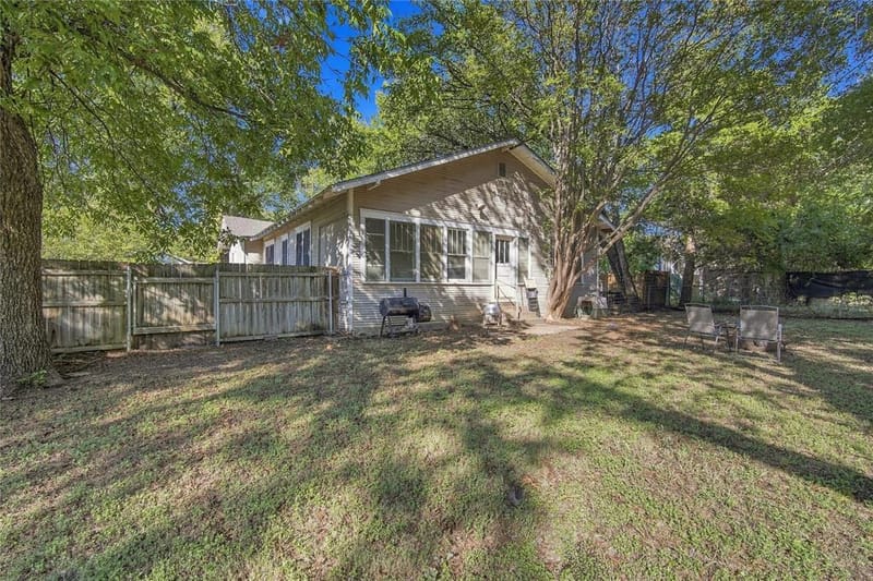304 E McFarland Street, Grandview TX 76050 - Photo 22