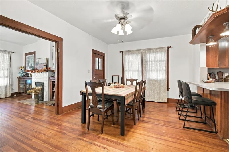 304 E McFarland Street, Grandview TX 76050 - Photo 7