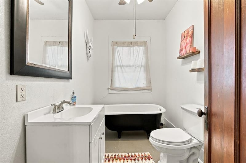 304 E McFarland Street, Grandview TX 76050 - Photo 20