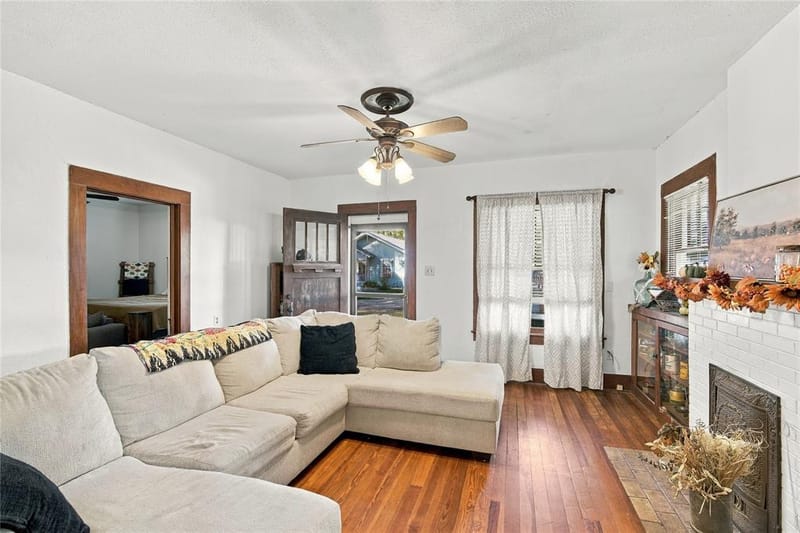 304 E McFarland Street, Grandview TX 76050 - Photo 9
