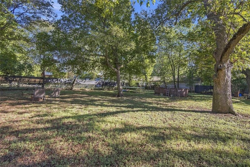 304 E McFarland Street, Grandview TX 76050 - Photo 24
