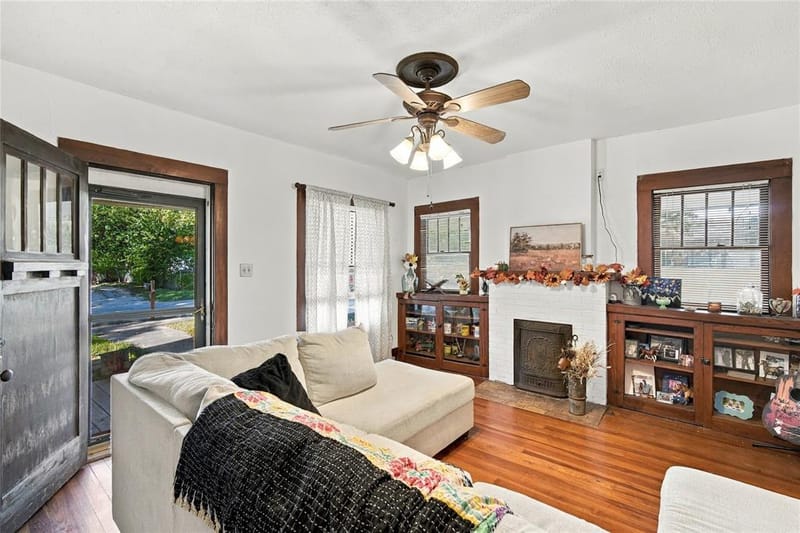 304 E McFarland Street, Grandview TX 76050 - Photo 11
