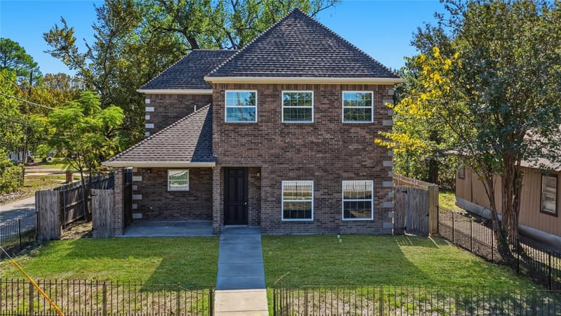 301 Mineral Wells, Terrell TX 75160 - Photo 3