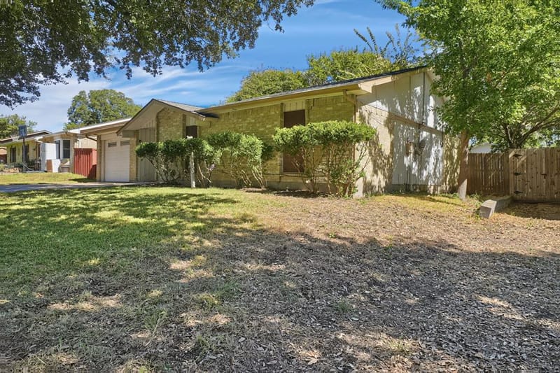 5321 Saddleback Road, Garland TX 75043 - Photo 2
