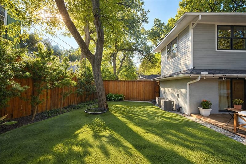 6866 Burwood Lane, Dallas TX 75214 - Photo 33