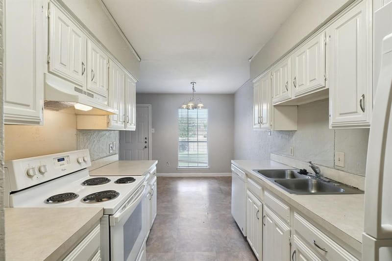 4912 Sandalwood Lane, Arlington TX 76017 - Photo 13