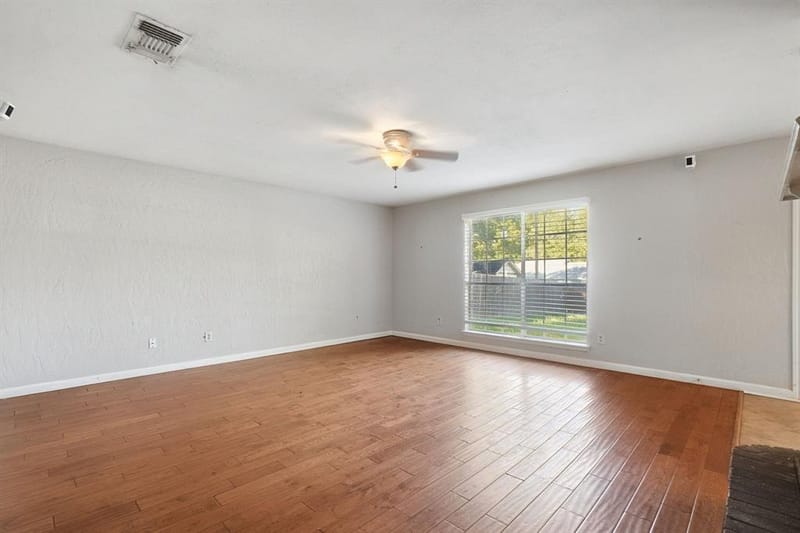 4912 Sandalwood Lane, Arlington TX 76017 - Photo 9