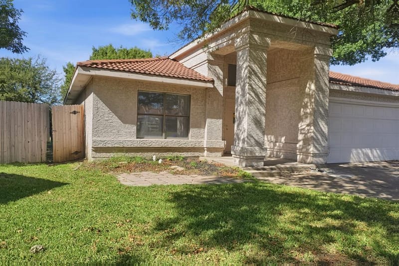 6000 Lavaca Drive, Arlington TX 76018 - Photo 2