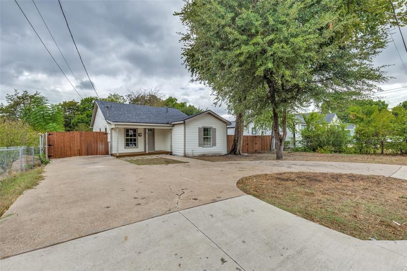 1239 Lonsdale Avenue, Dallas TX 75217 - Photo 2