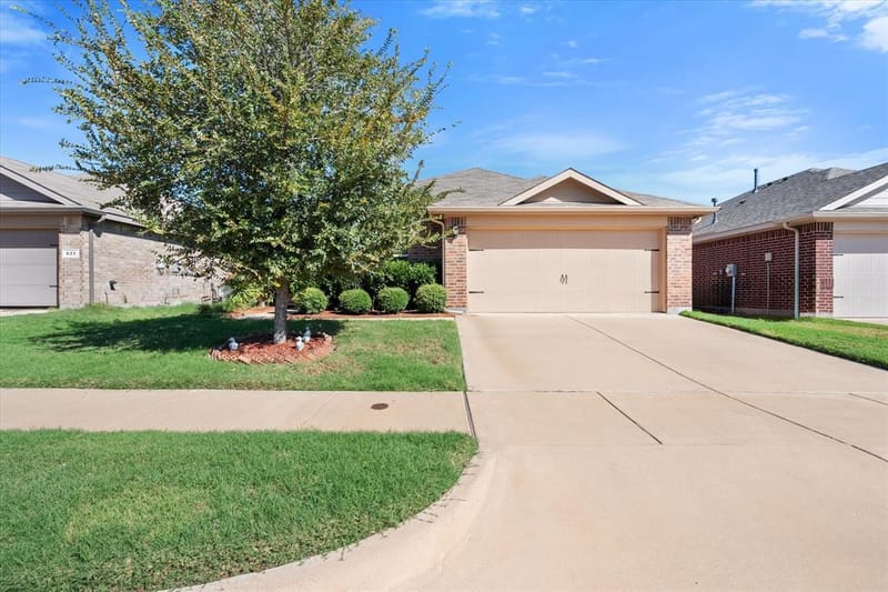 837 Walls Boulevard, Crowley TX 76036 - Photo 2