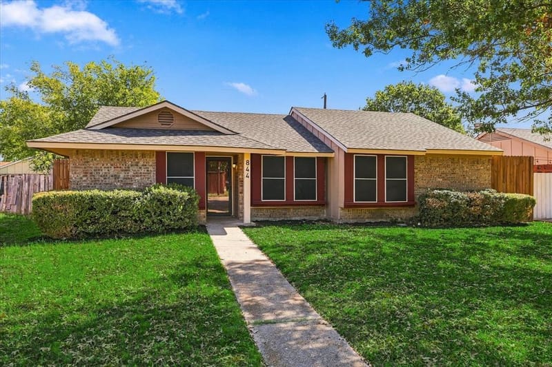 844 Woodrock Drive, Dallas TX 75217 - Photo 2