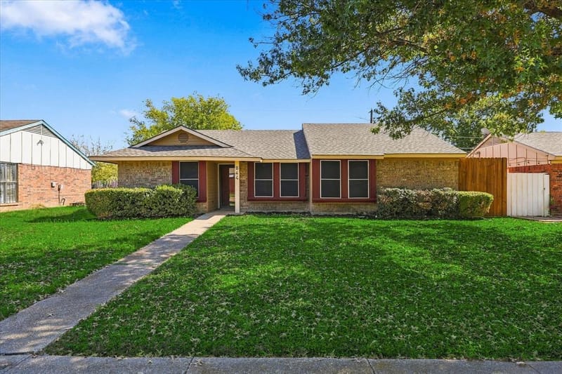 844 Woodrock Drive, Dallas TX 75217