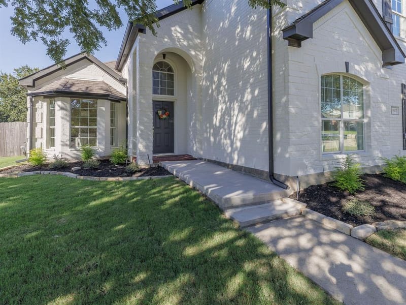 2807 Saint Maria Drive, Mansfield TX 76063 - Photo 2
