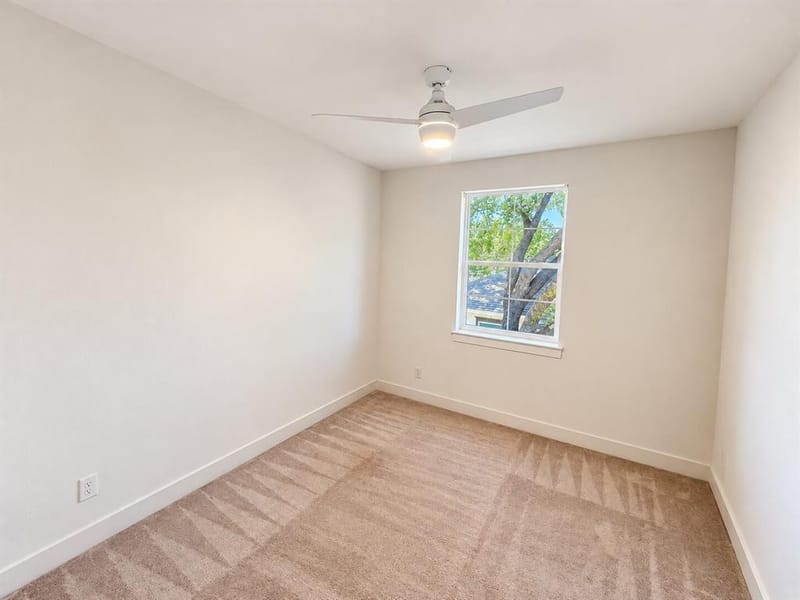 1005 Mount Auburn Avenue, Dallas TX 75223 - Photo 14