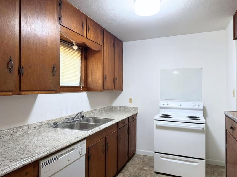 204 E 6th Street, Tolar TX 76476 - Photo 13