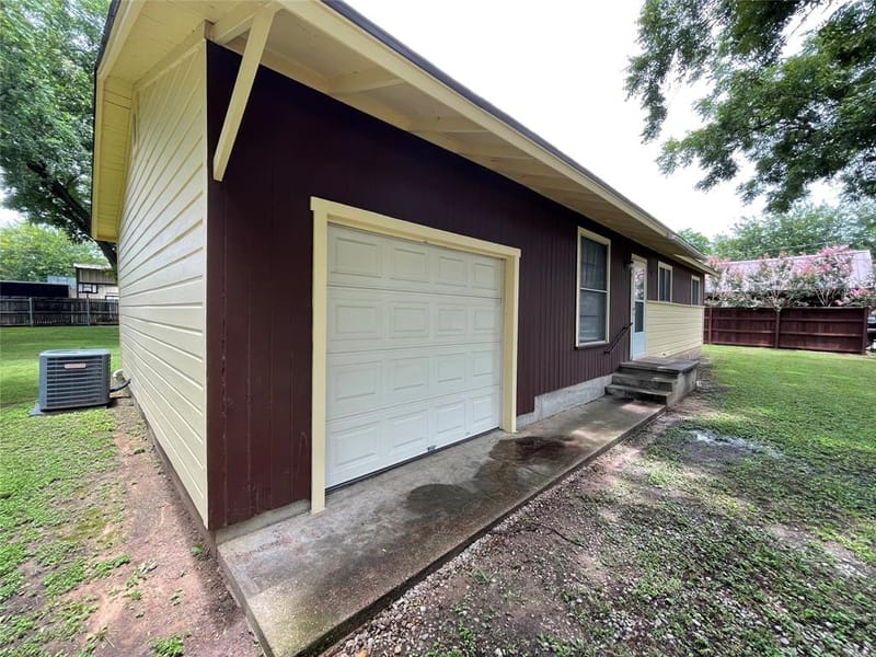 204 E 6th Street, Tolar TX 76476 - Photo 8