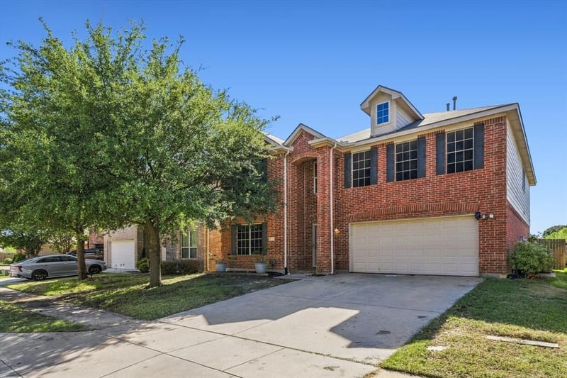 8745 Golden Sunset Trail, Fort Worth TX 76244
