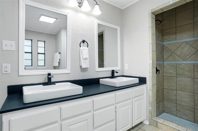 8624 Crestview, North Richland Hills TX 76182 - Photo 10