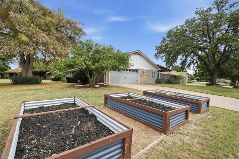 200 Lansford Drive, Benbrook TX 76126 - Photo 4