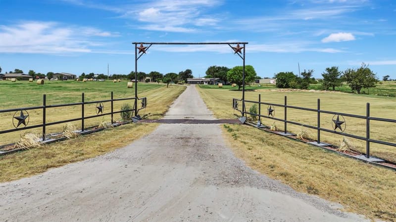 2561 Co 248, Valley View TX 76272 - Photo 3