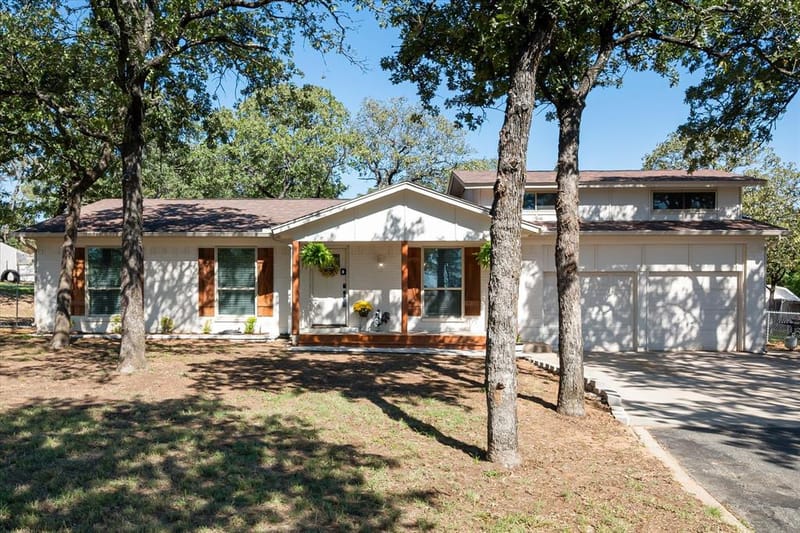 5775 Woodvine Court, Fort Worth TX 76140