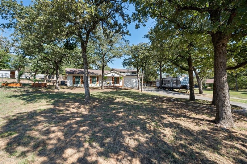 5775 Woodvine Court, Fort Worth TX 76140 - Photo 4