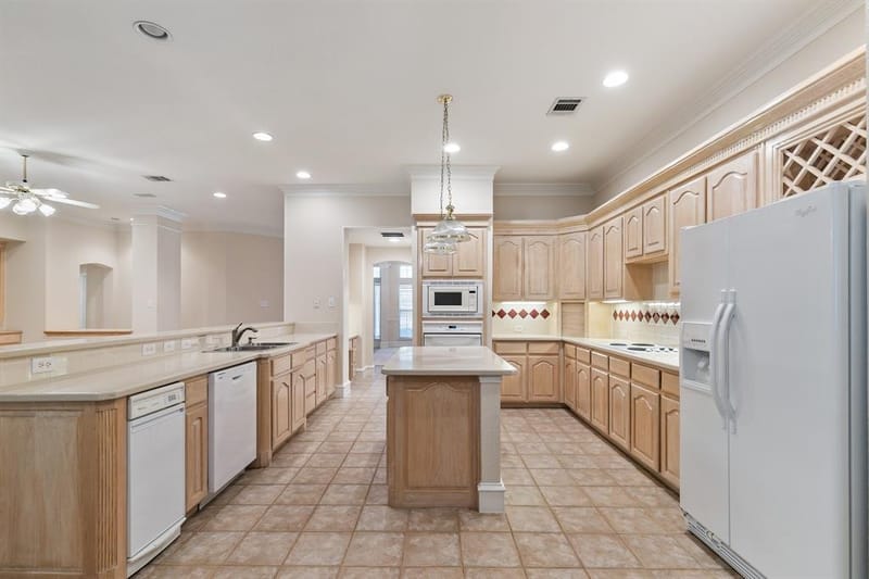 6216 Wolf Ridge Drive, Plano TX 75024 - Photo 9