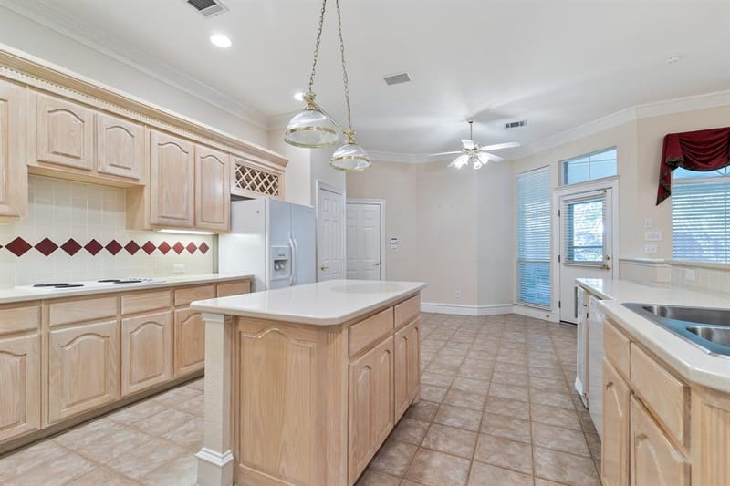 6216 Wolf Ridge Drive, Plano TX 75024 - Photo 11