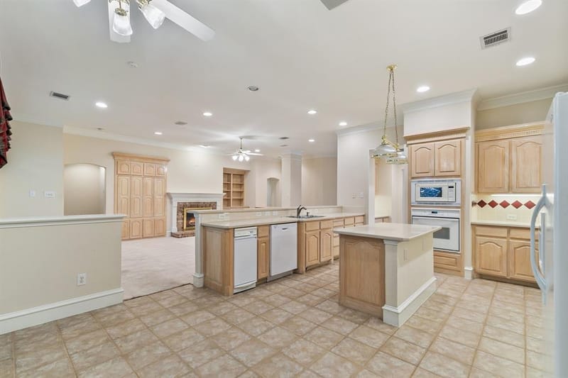 6216 Wolf Ridge Drive, Plano TX 75024 - Photo 8