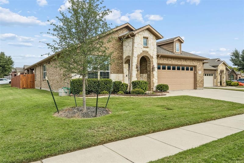 501 Neils Court, Arlington TX 76002 - Photo 2