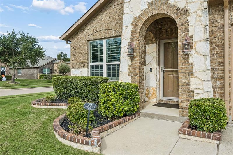 501 Neils Court, Arlington TX 76002 - Photo 4