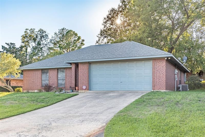 305 Ross Avenue, Denison TX 75020 - Photo 2