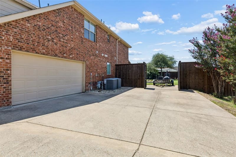 5732 Chateau Drive, Sachse TX 75048 - Photo 7