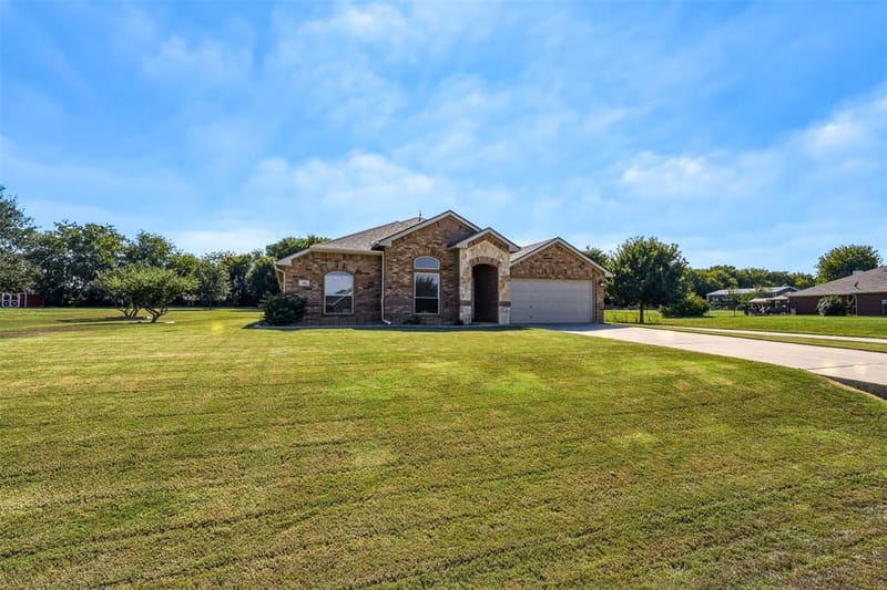 156 Creekwood Ranch Road, Azle TX 76020 - Photo 2