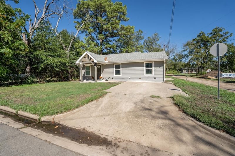 510 Woodlawn Street, Sulphur Springs TX 75482 - Photo 2