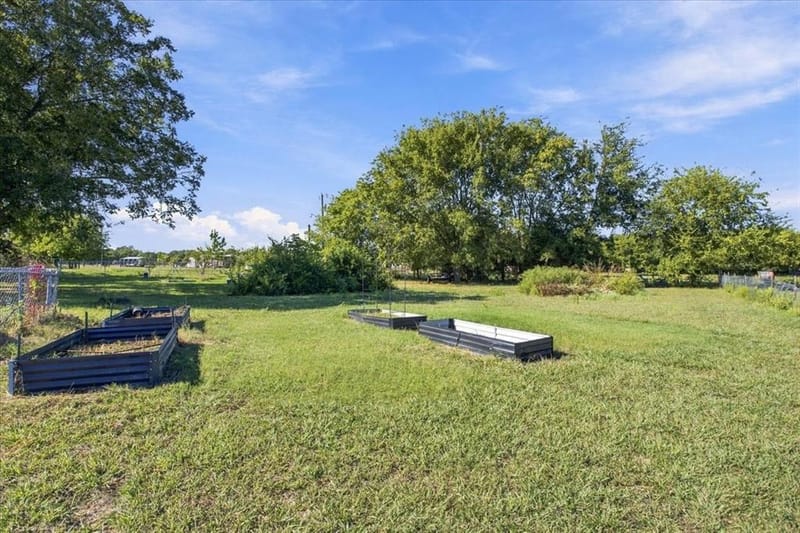 421 S Oak Street, Ector TX 75439 - Photo 12