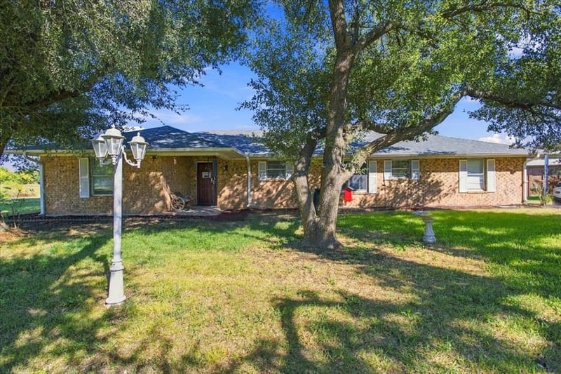 421 S Oak Street, Ector TX 75439