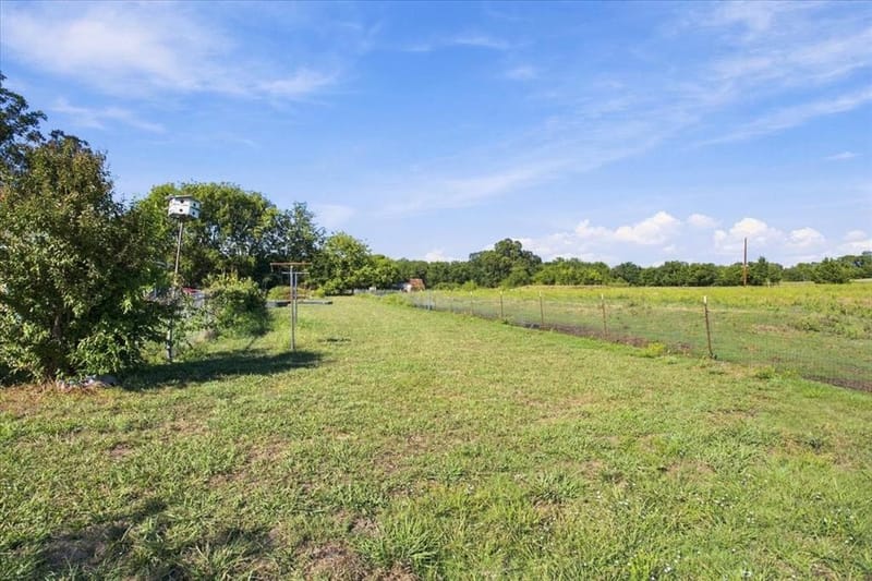 421 S Oak Street, Ector TX 75439 - Photo 14