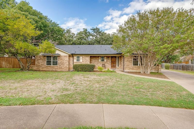 504 Regina Court, Euless TX 76039 - Photo 2