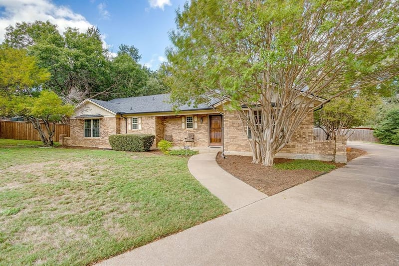504 Regina Court, Euless TX 76039 - Photo 3