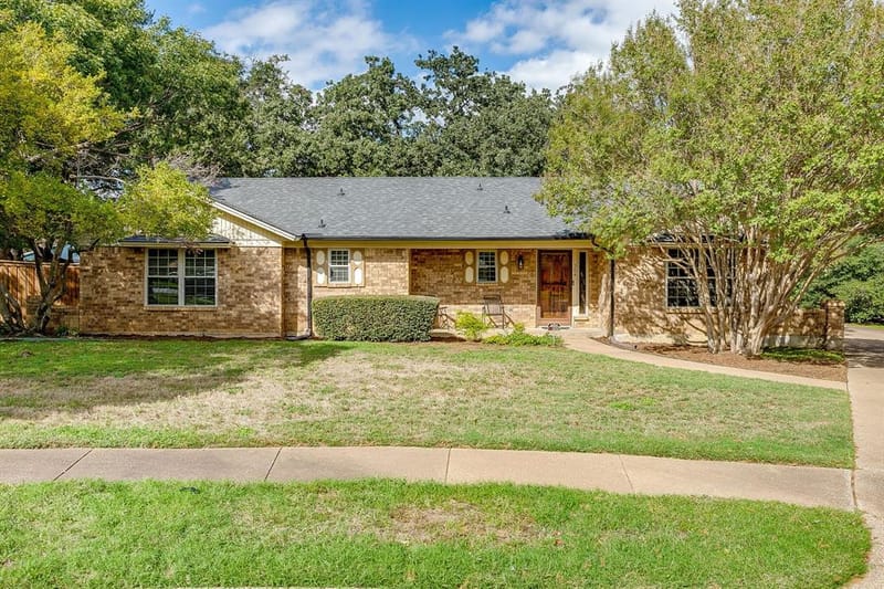 504 Regina Court, Euless TX 76039 - Photo 4