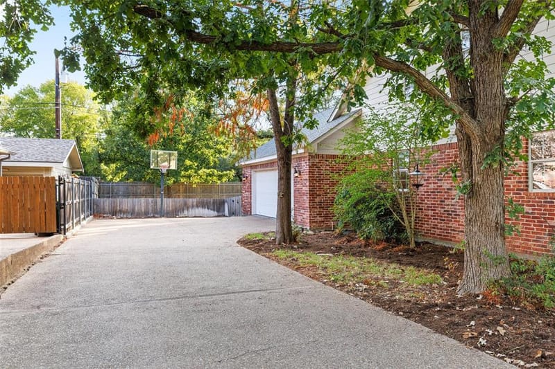 1605 Oak Hollow Drive, Woodway TX 76712 - Photo 36