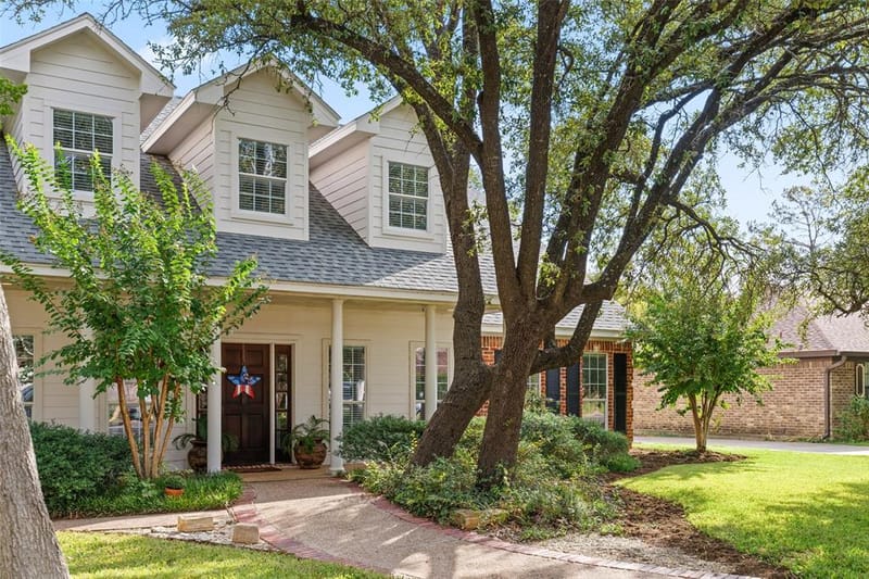 1605 Oak Hollow Drive, Woodway TX 76712 - Photo 5