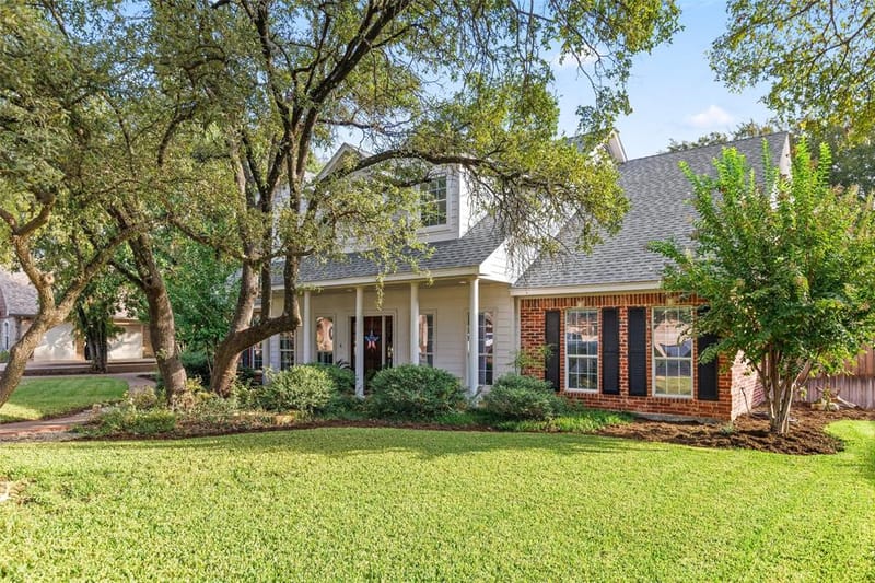 1605 Oak Hollow Drive, Woodway TX 76712 - Photo 4