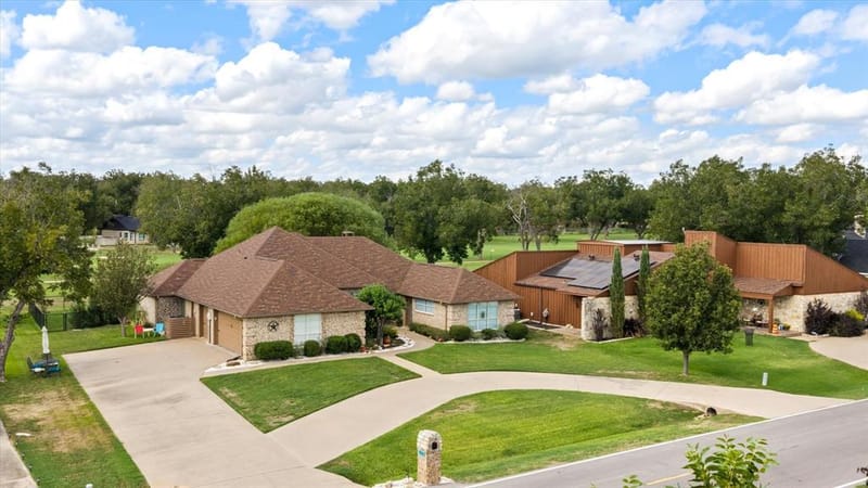 9004 Woodlawn Drive, Granbury TX 76049 - Photo 2