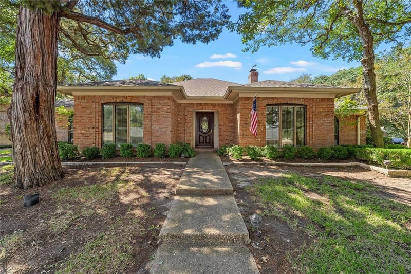 3906 Green Oak Drive, Waco TX 76710 - Photo 2