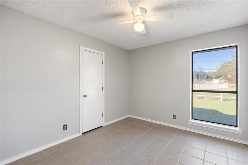 409 Walker Street, Glen Rose TX 76043 - Photo 16