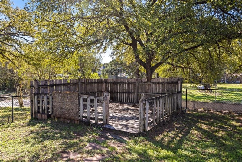 409 Walker Street, Glen Rose TX 76043 - Photo 26